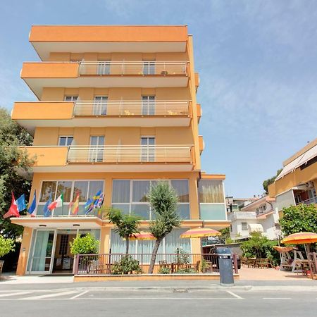 Hotel Nella Rimini Buitenkant foto