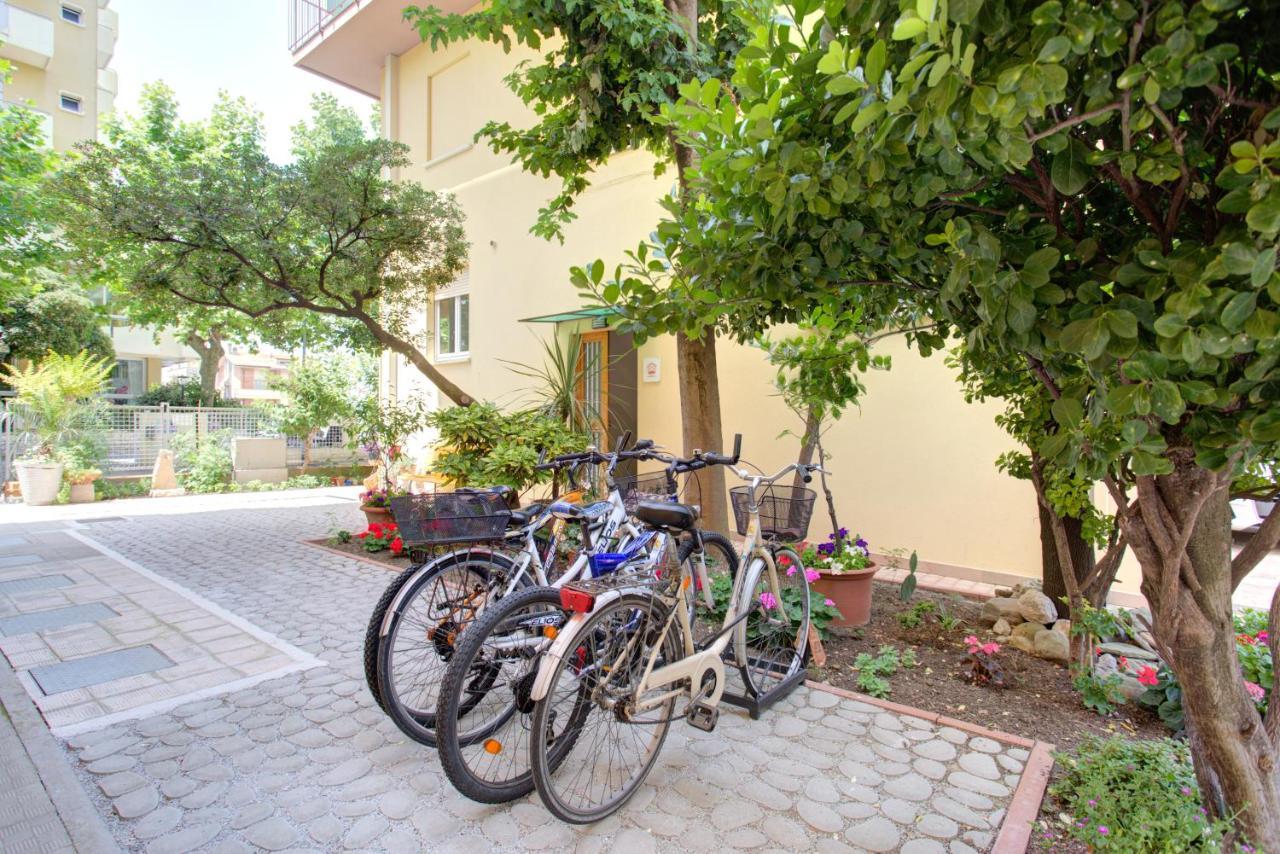Hotel Nella Rimini Buitenkant foto