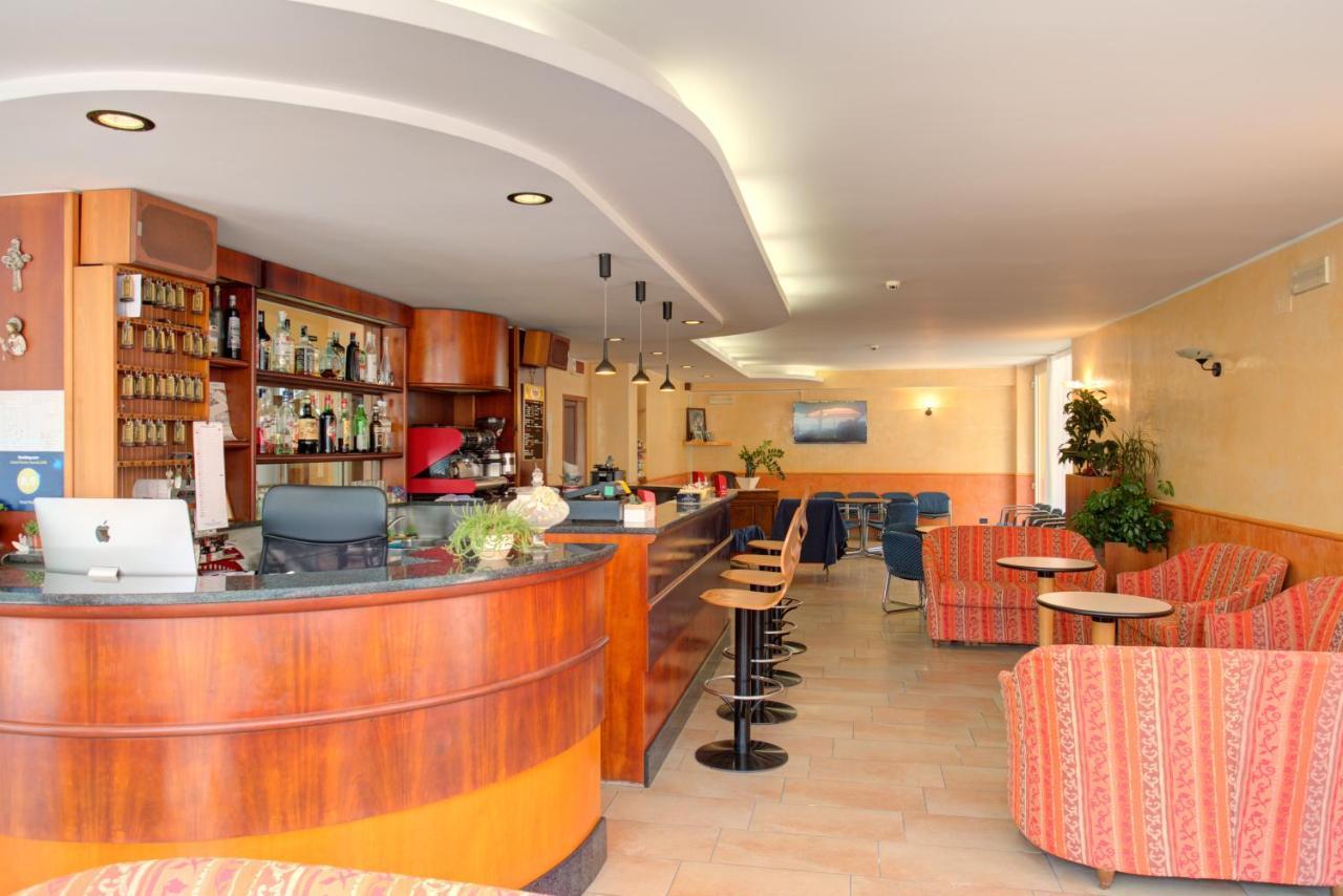 Hotel Nella Rimini Buitenkant foto