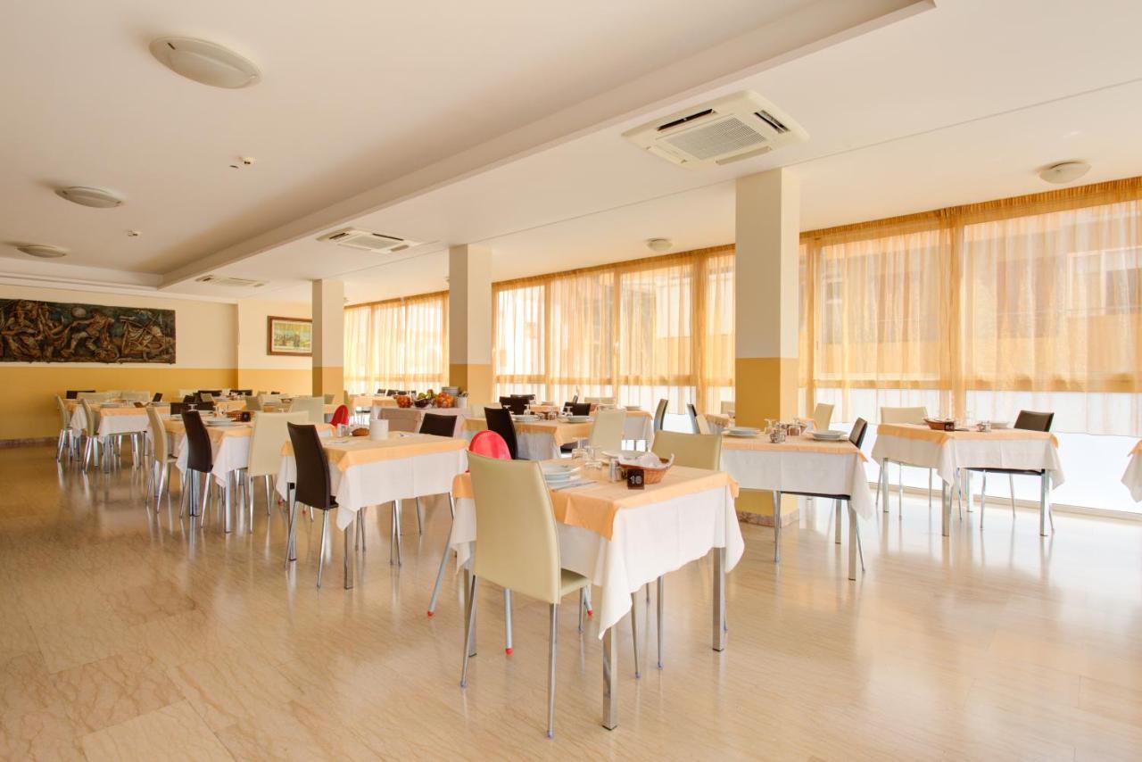 Hotel Nella Rimini Buitenkant foto