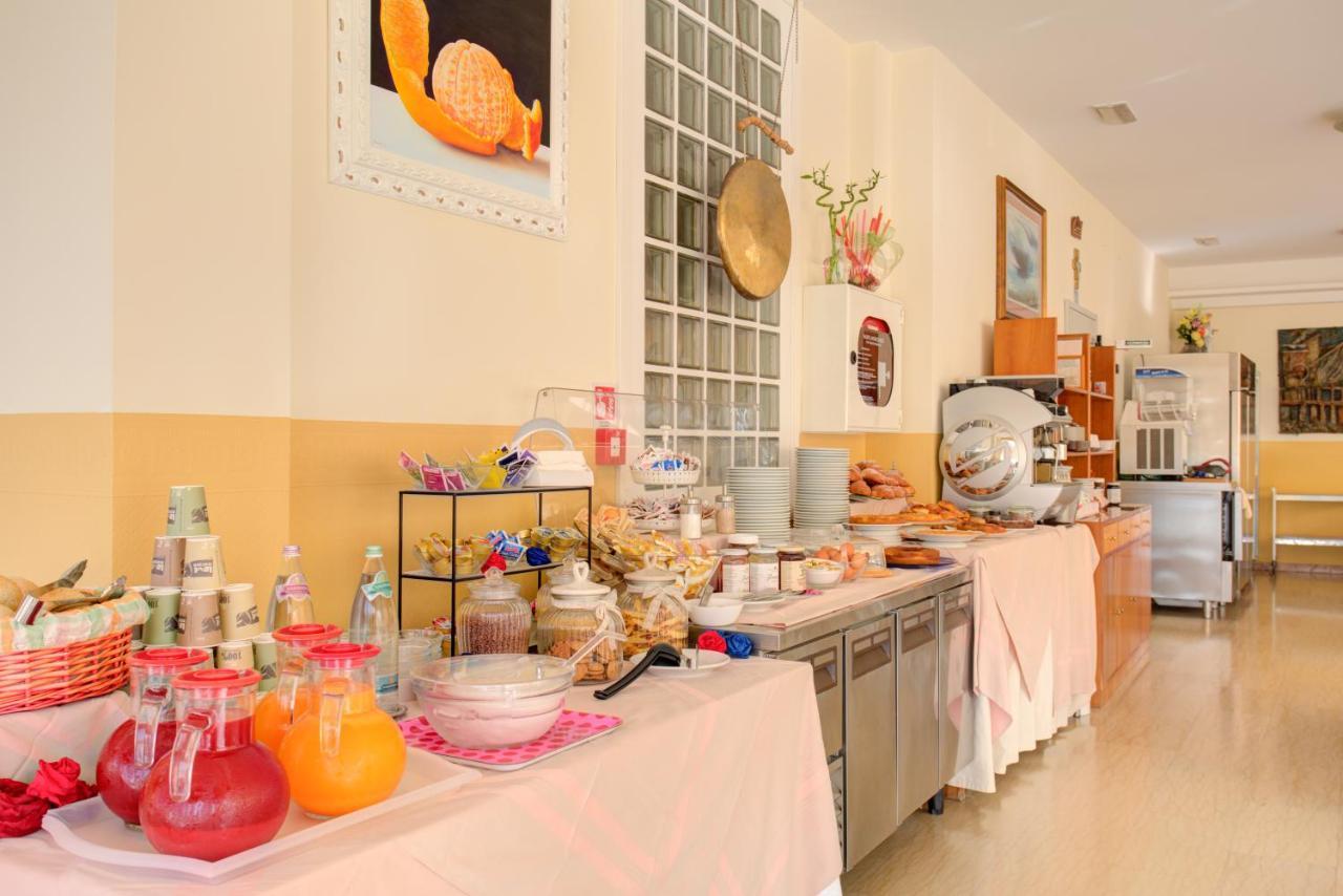 Hotel Nella Rimini Buitenkant foto