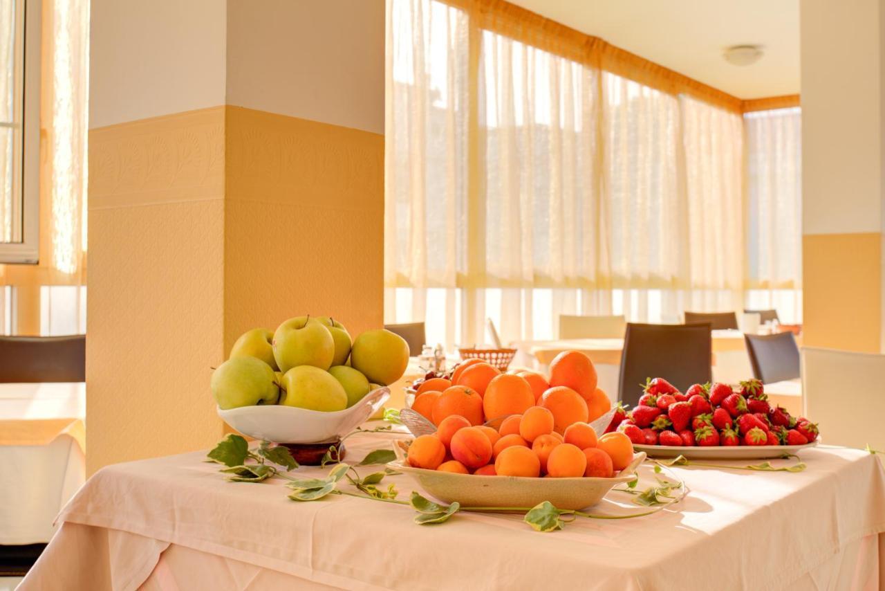 Hotel Nella Rimini Buitenkant foto