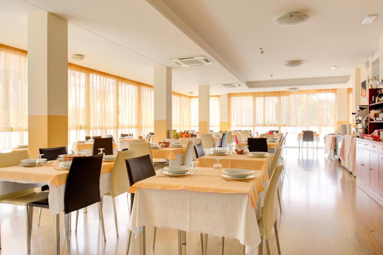 Hotel Nella Rimini Buitenkant foto