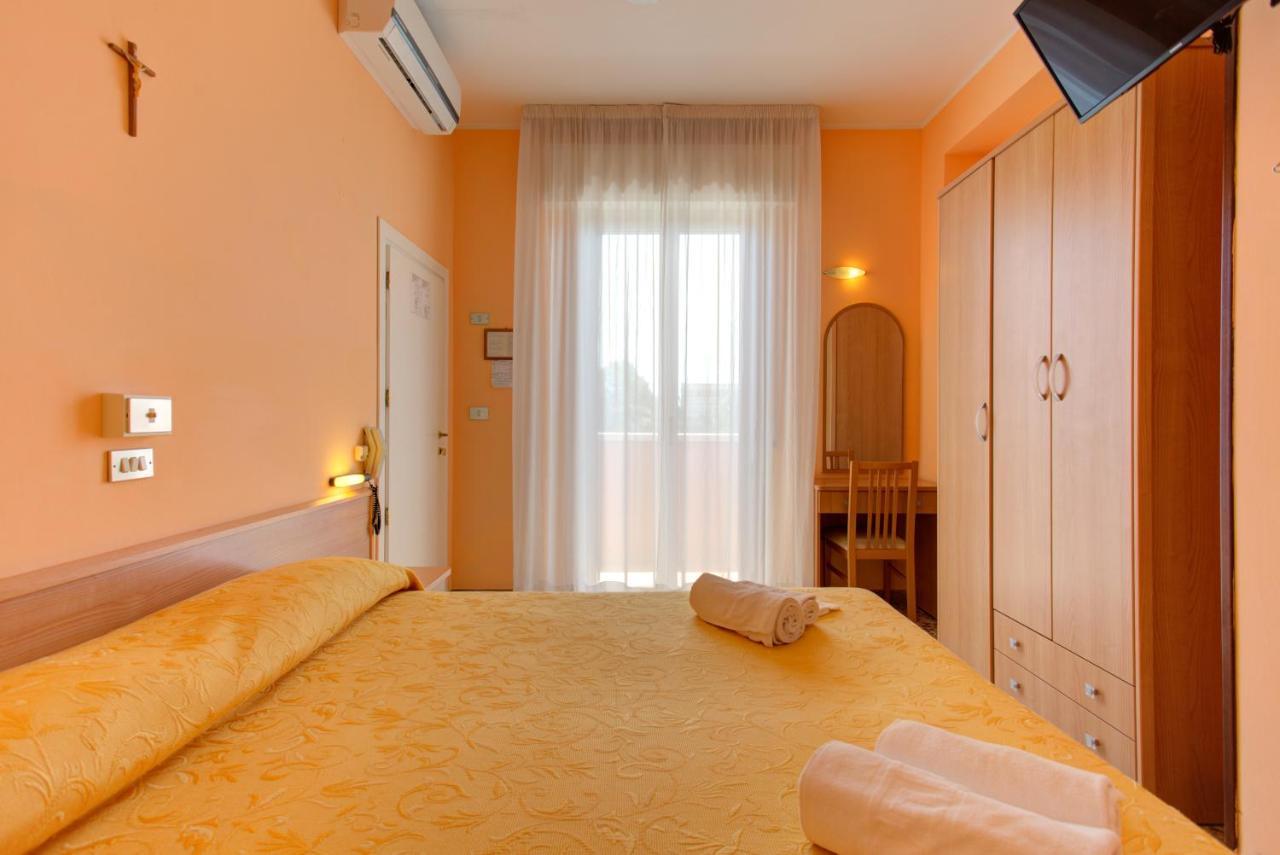 Hotel Nella Rimini Buitenkant foto