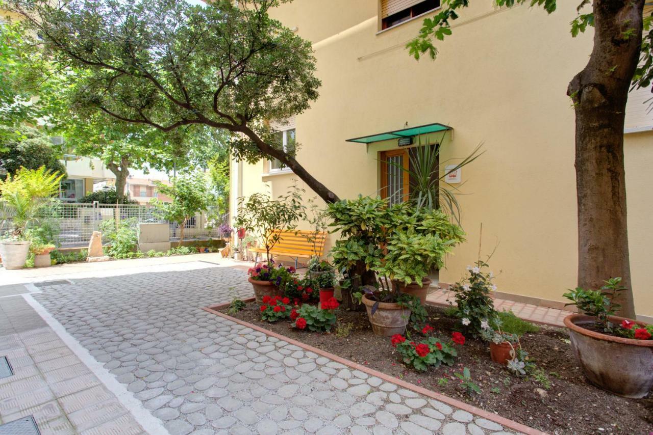 Hotel Nella Rimini Buitenkant foto